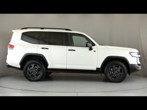 Toyota Land Cruiser 300 3.3D GR-Sport - Image 3