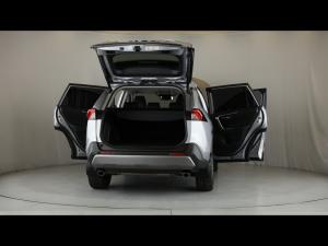 Toyota RAV4 2.0 VX - Image 11