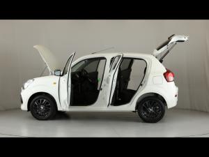 Toyota Vitz 1.0 XR manual - Image 11