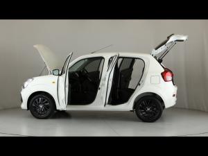 Toyota Vitz 1.0 XR manual - Image 11