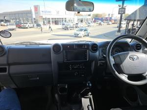 Toyota Land Cruiser 79 4.5D-4D V8 single cab LX - Image 6