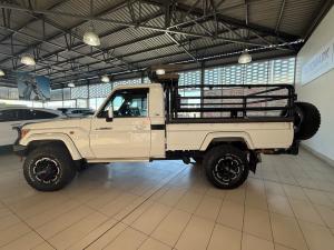 Toyota Land Cruiser 79 4.5D-4D V8 single cab LX - Image 15
