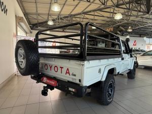 Toyota Land Cruiser 79 4.5D-4D V8 single cab LX - Image 2