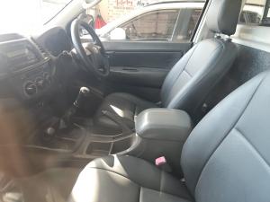 Toyota Hilux 2.5D-4D 4x4 SRX - Image 7