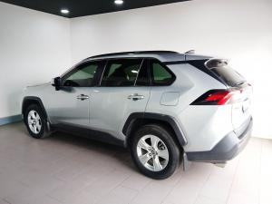 Toyota RAV4 2.0 GX auto - Image 5