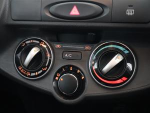 Toyota Etios hatch 1.5 Sprint - Image 14