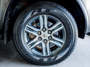 Toyota Fortuner 2.4GD-6 manual - Image 11