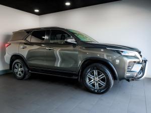 Toyota Fortuner 2.4GD-6 manual - Image 2