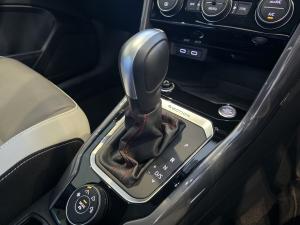 Volkswagen T-Roc 2.0TSI 4Motion R-Line - Image 9