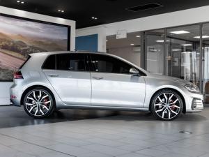 Volkswagen Golf GTI - Image 8