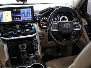 Toyota Land Cruiser 300 3.5T ZX - Image 10