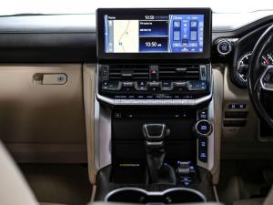 Toyota Land Cruiser 300 3.5T ZX - Image 14