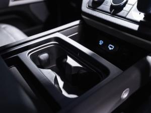 Land Rover Defender 110 D300 SE - Image 13