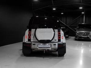 Land Rover Defender 110 D300 SE - Image 15