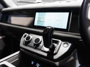 Land Rover Defender 110 D300 SE - Image 15