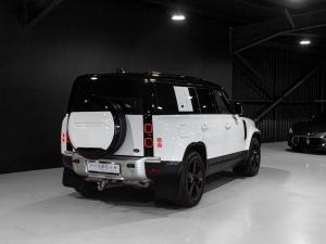 Land Rover Defender 110 D300 SE - Image 16