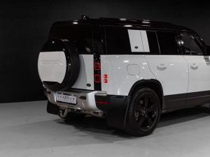Land Rover Defender 110 D300 SE - Image 17