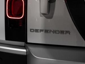 Land Rover Defender 110 D300 SE - Image 19