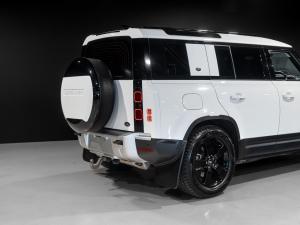 Land Rover Defender 110 D300 SE - Image 20