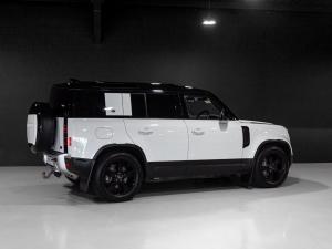 Land Rover Defender 110 D300 SE - Image 21