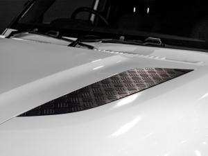 Land Rover Defender 110 D300 SE - Image 22