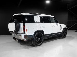 Land Rover Defender 110 D300 SE - Image 22