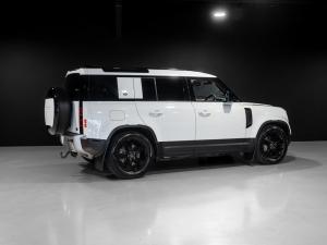 Land Rover Defender 110 D300 SE - Image 23