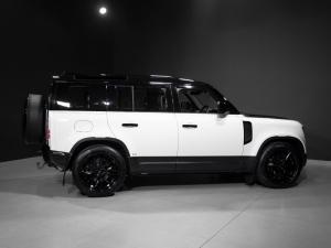 Land Rover Defender 110 D300 SE - Image 27