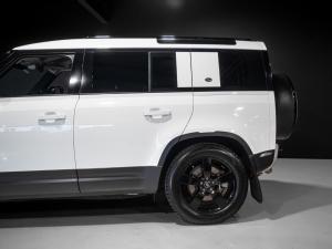 Land Rover Defender 110 D300 SE - Image 3