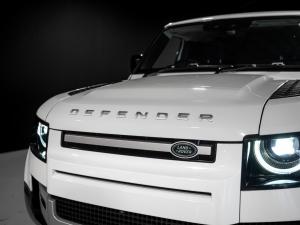 Land Rover Defender 110 D300 SE - Image 8