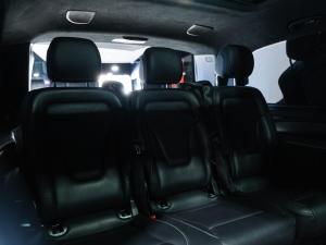 Mercedes-Benz V-Class V300d Avantgarde AMG Line - Image 12