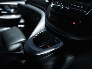Mercedes-Benz V-Class V300d Avantgarde AMG Line - Image 16