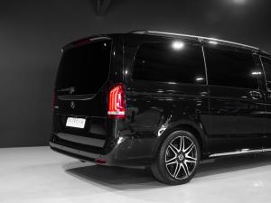 Mercedes-Benz V-Class V300d Avantgarde AMG Line - Image 19