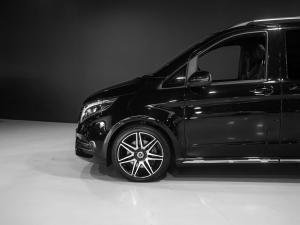 Mercedes-Benz V-Class V300d Avantgarde AMG Line - Image 6