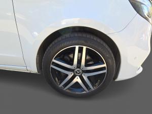 Mercedes-Benz V-Class V250d Avantgarde AMG Line - Image 16
