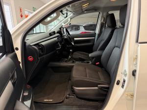 Toyota Hilux 2.4GD-6 double cab Raider manual - Image 7