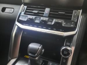 Toyota Landcruiser 300 V6 3.3D ZX - Image 13