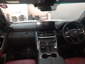 Toyota Landcruiser 300 V6 3.3D ZX - Image 6