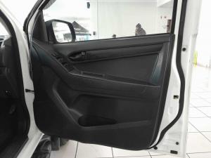 Isuzu KB 250 D-TEQ HO HI RiderD/C - Image 14