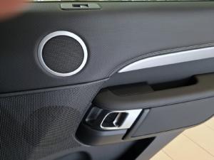 Land Rover Discovery D300 S - Image 18