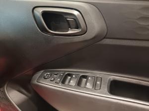 Hyundai Grand i10 1.0 Executive hatch - Image 15