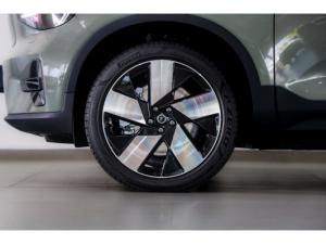 Volvo XC40 Recharge Single Motor Plus - Image 4