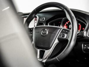 Volvo V40 Cross Country D4 Momentum - Image 10