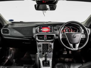 Volvo V40 Cross Country D4 Momentum - Image 12