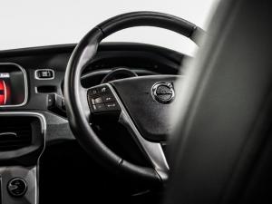 Volvo V40 Cross Country D4 Momentum - Image 16