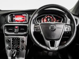 Volvo V40 Cross Country D4 Momentum - Image 17