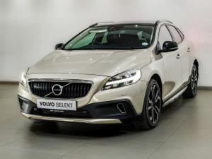 Volvo V40 Cross Country D4 Momentum - Image 1