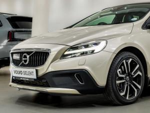 Volvo V40 Cross Country D4 Momentum - Image 8