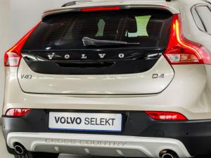 Volvo V40 Cross Country D4 Momentum - Image 9