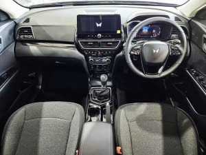 Mahindra XUV 3XO 1.2T AX5 manual - Image 12